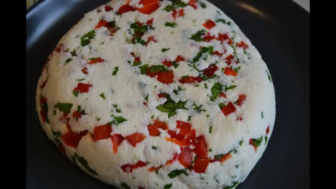 Jak zrobić biały ser z przyprawami - prosta receptura na smakowity ser