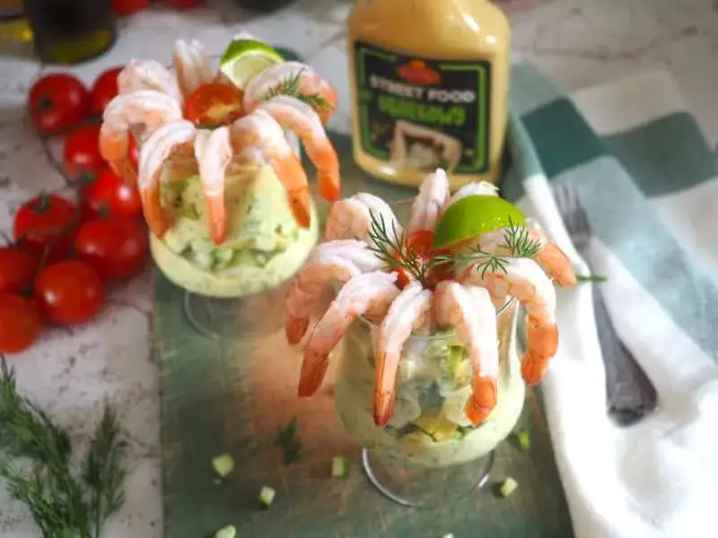 Wyjątkowy koktajl krewetkowy - prosty przepis na elegancką przekąskę