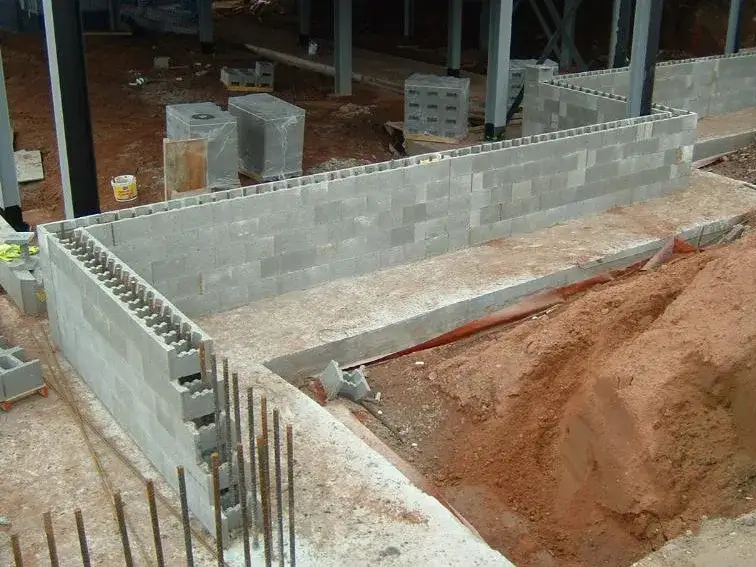 Ile betonu potrzeba na pustak szalunkowy 25? Obliczenia i praktyczne porady