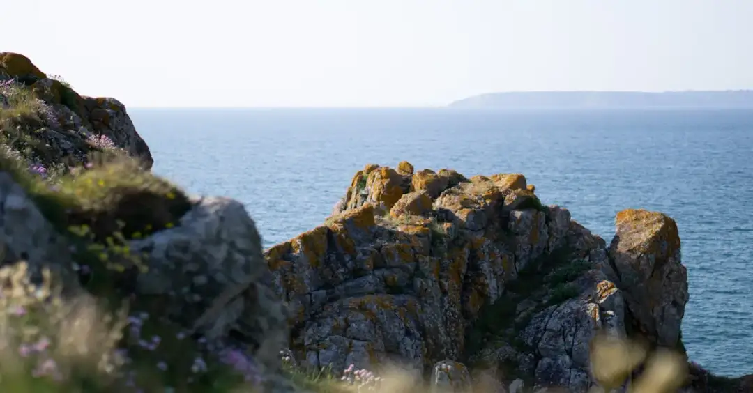 Gdzie stoi najwyższa latarnia morska w Polsce? To ten morski gigant!