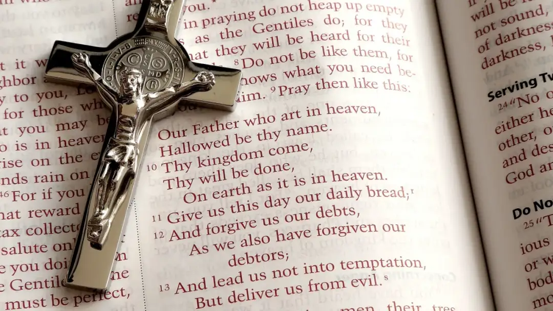Jak odpędzić zły urok modlitwa – skuteczne metody ochrony duchowej