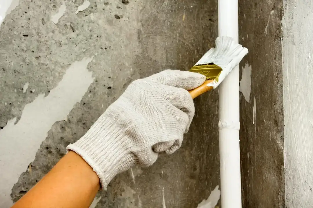 Czym malować rurki miedziane, aby uzyskać trwałe i estetyczne efekty?