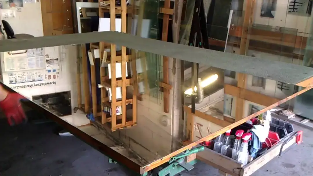 Jak ciąć lustro: proste sposoby na uniknięcie pęknięć i uszkodzeń