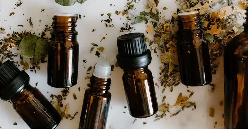 Jak zrobić perfumy z olejku – proste przepisy na wyjątkowe zapachy