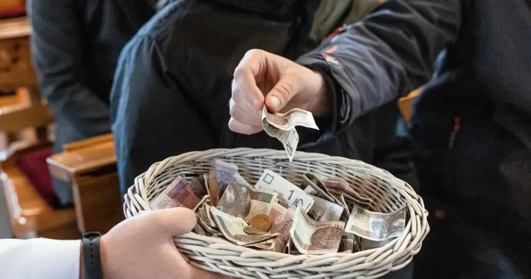 Ile zarabia organista w kościele? Fakty, które cię zaskoczą