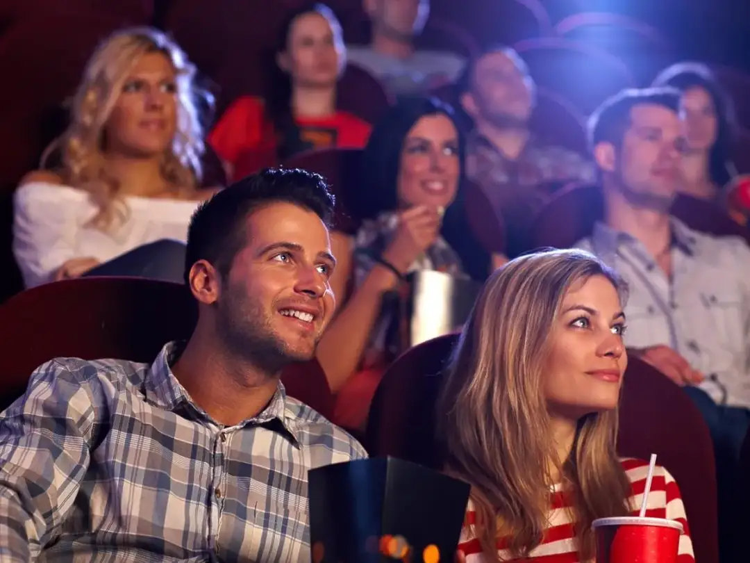 Jak należy zachowywać się w kinie, aby nie przeszkadzać innym?