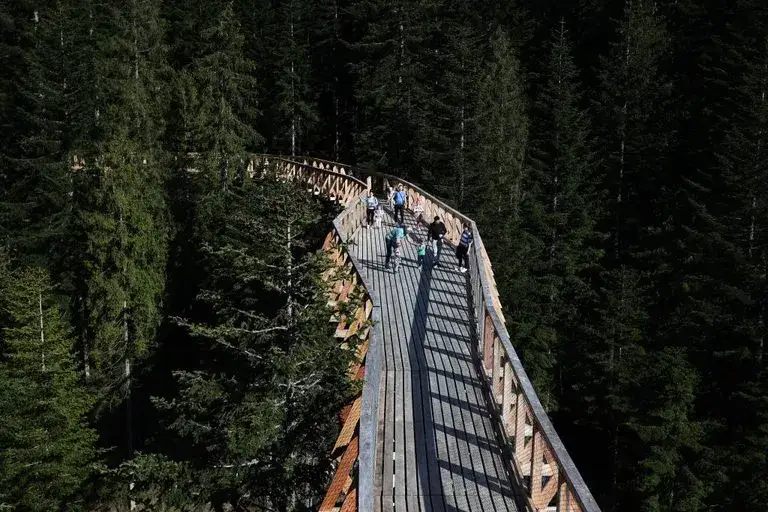 Odkryj niezapomniane atrakcje w Waksmundzie i okolice