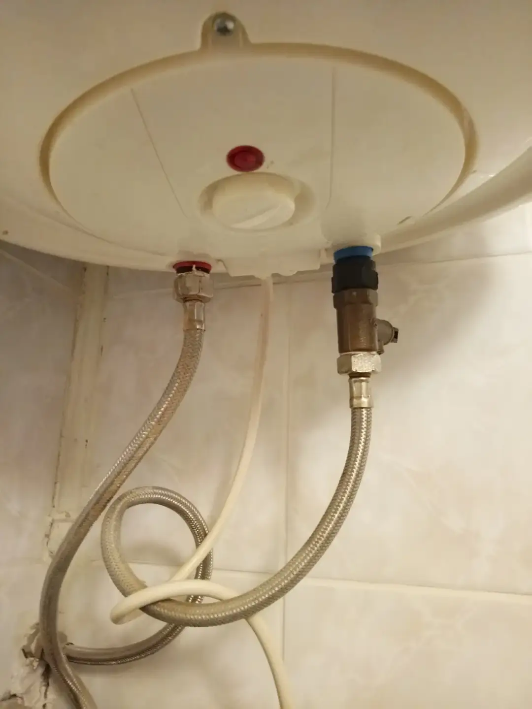 Jak samodzielnie sprawdzić grzałkę w bojlerze i uniknąć kosztownych napraw