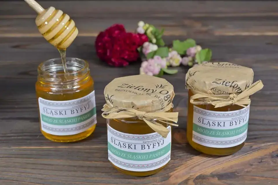 Gdzie kupić dobry miód na Śląsku - odkryj lokalne pasieki i sklepy