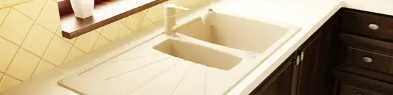 Czym czyścić zlew ceramiczny, aby uniknąć zarysowań i uszkodzeń