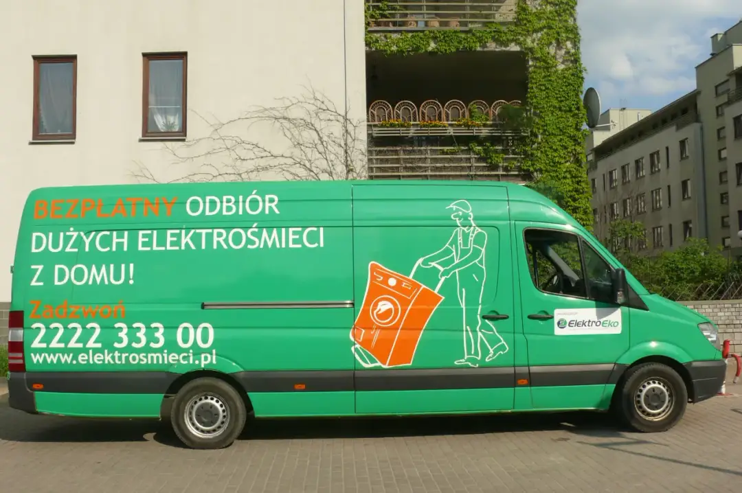Samochód zbierający elektrośmieci z osiedla – jak działa i dlaczego jest ważny dla środowiska