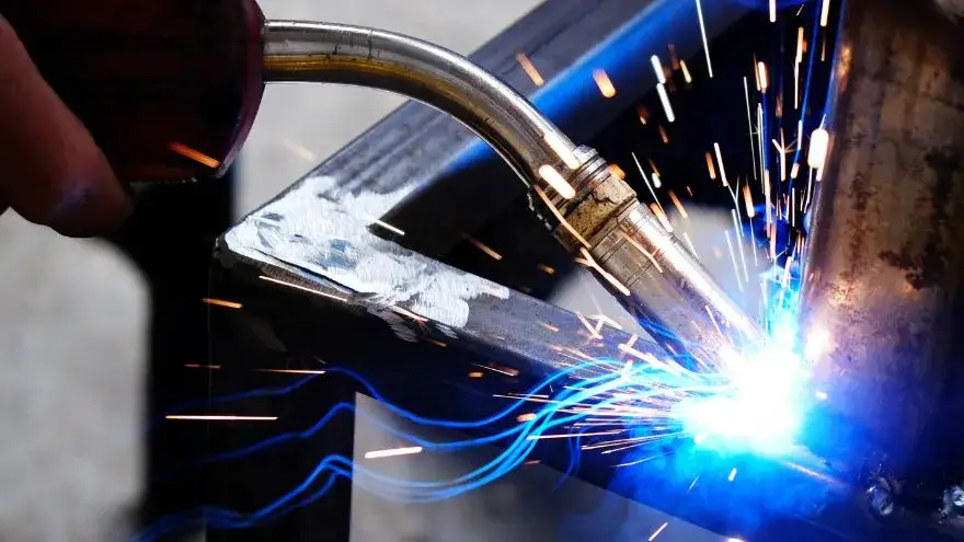 Jaki kabel do spawarki wybrać, aby uniknąć niebezpieczeństw i kosztów?