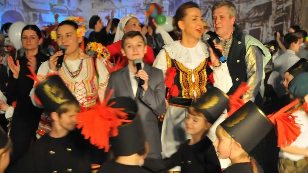 Kto śpiewa Kolorowe jarmarki? Prawda o oryginalnym wykonawcy