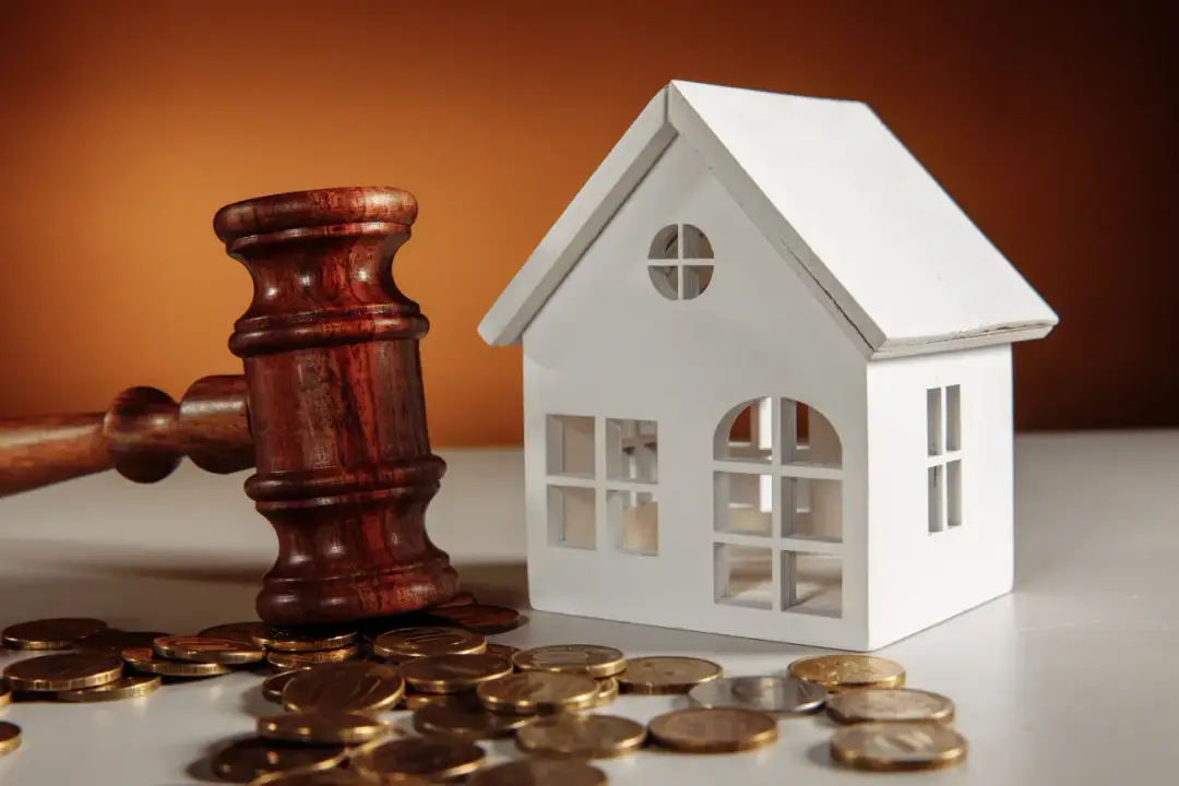 Licytacje komornicze przemysłowe – jak kupić nieruchomość przemysłową taniej