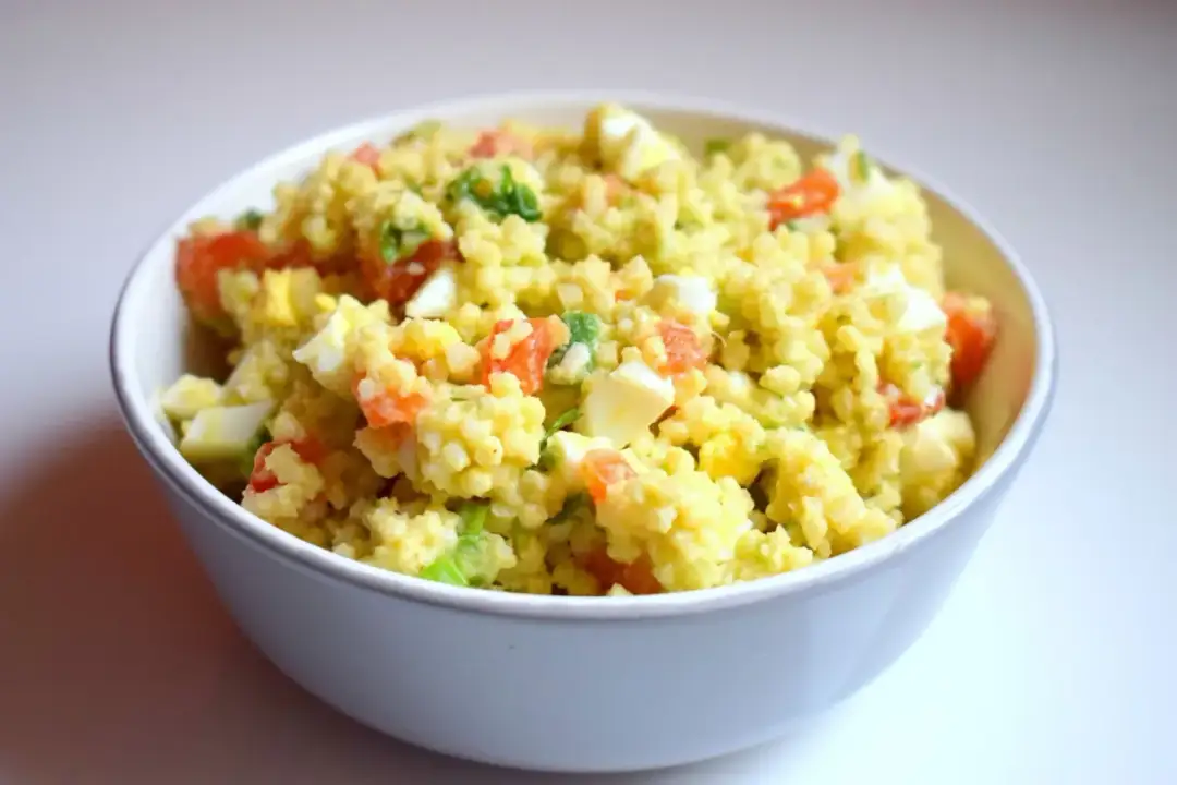 Dietetyczna sałatka z kaszą jaglaną: przepis na zdrowy posiłek