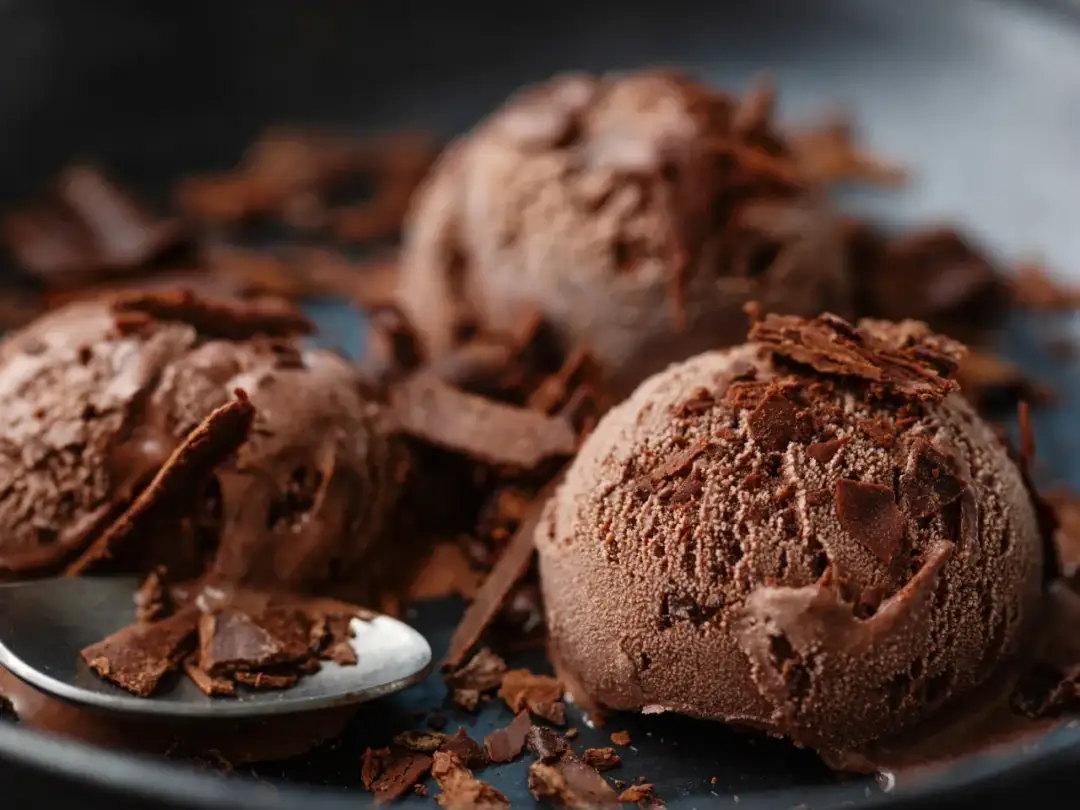 Jak zrobić lody czekoladowe w domu - prosty przepis na deser