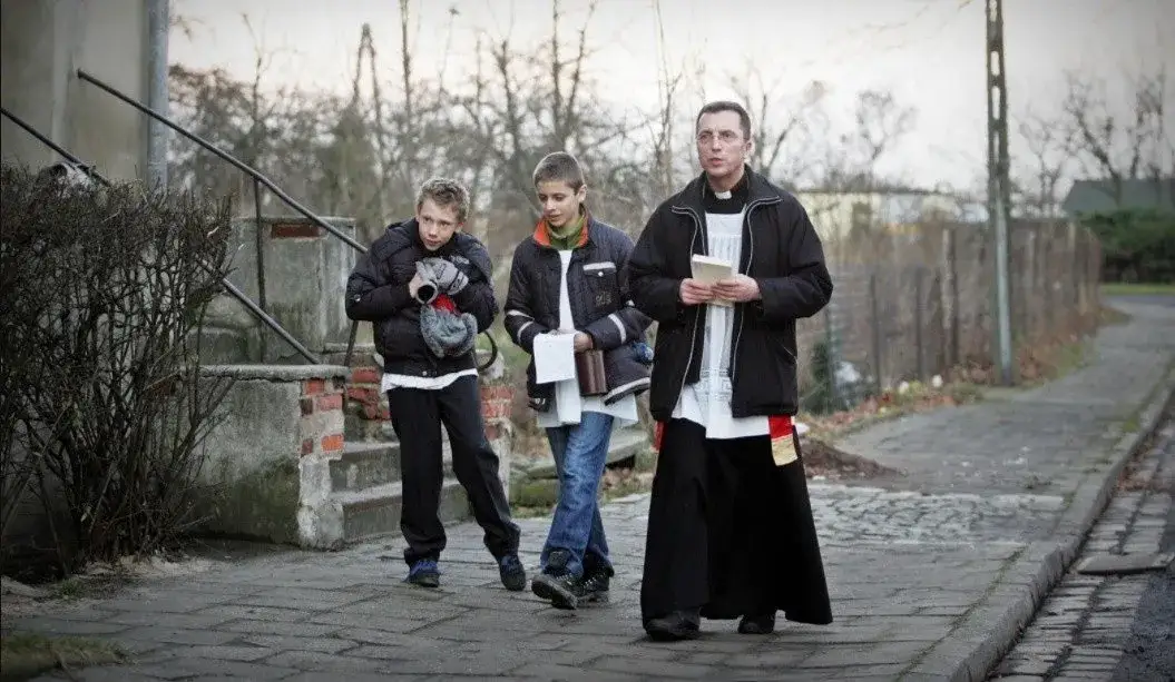 Ksiądz po kolędzie jakie modlitwy – poznaj ich znaczenie i tradycję