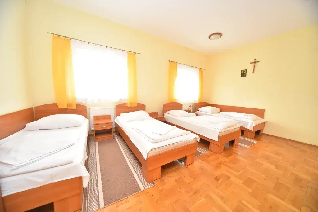Ile kosztuje nocleg w domu pielgrzyma na Jasnej Górze? Cennik i standardy.