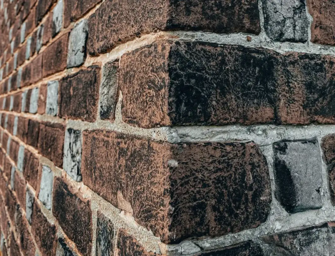 Cegła z czego powstaje - odkryj skład i proces produkcji cegły