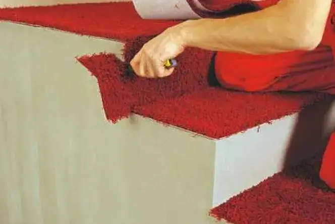 Profesjonalny poradnik: jak bez błędów położyć wykładzinę na schody krok po kroku