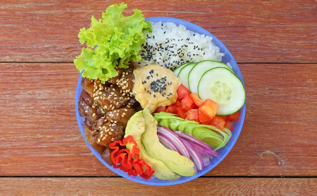 Jak zrobić pyszny bowl z tuńczykiem - przepis na idealne danie w 4 krokach