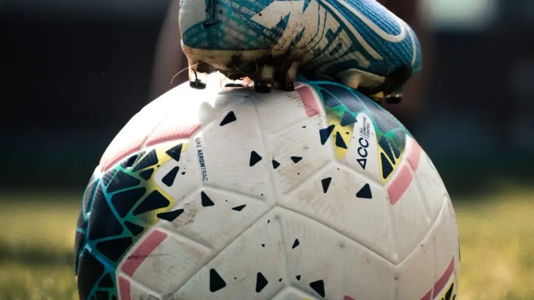 Jak zostać piłkarzem – kluczowe kroki do sukcesu w futbolu