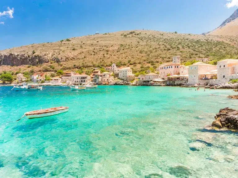 Gdzie leży półwysep Peloponez? Odkryj jego fascynującą lokalizację