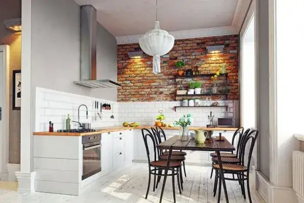 Jak zaprojektować ścianę w kuchni, aby idealnie pasowała do blatu