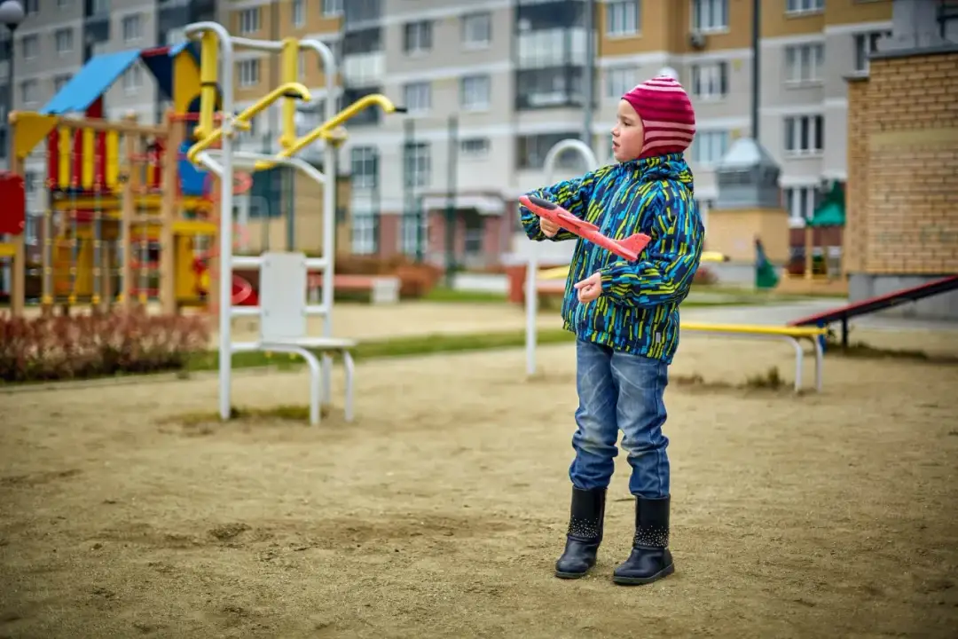 Co można znaleźć na placu zabaw familiada? Odkryj najlepsze atrakcje dla dzieci
