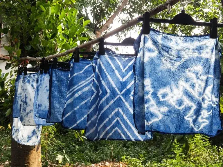 Jak farbować ubrania w domu: proste metody i cenne wskazówki