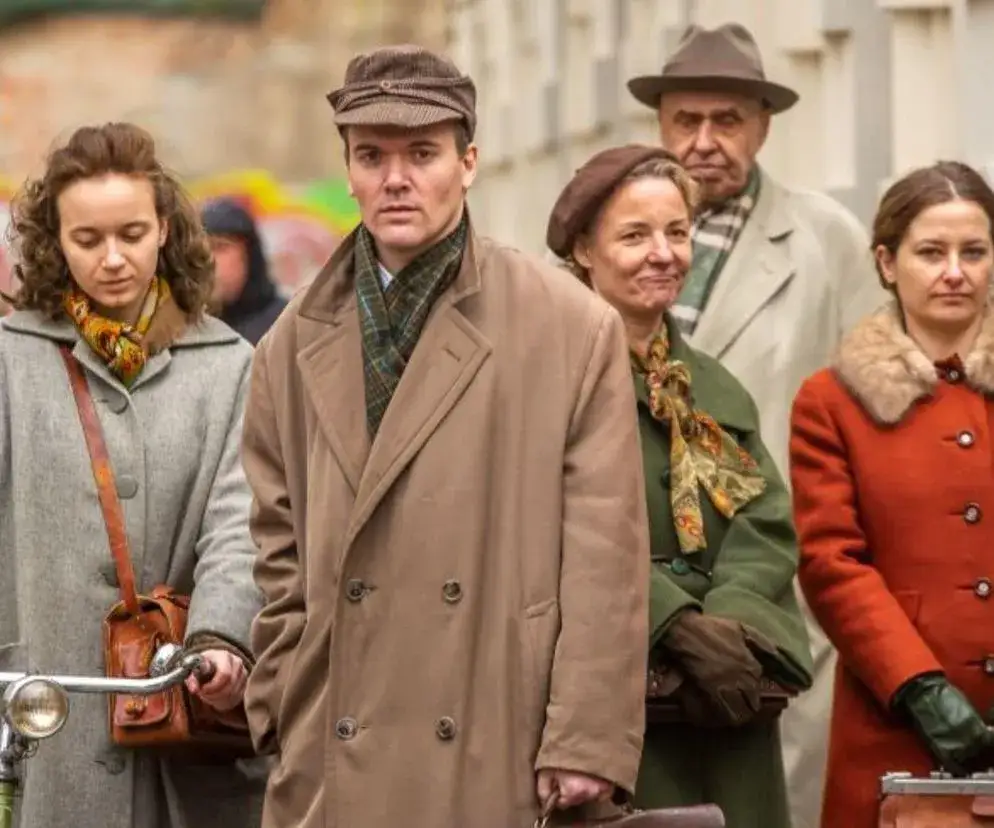 Gra z Cieniem: Walka o prawdę w świecie iluzji