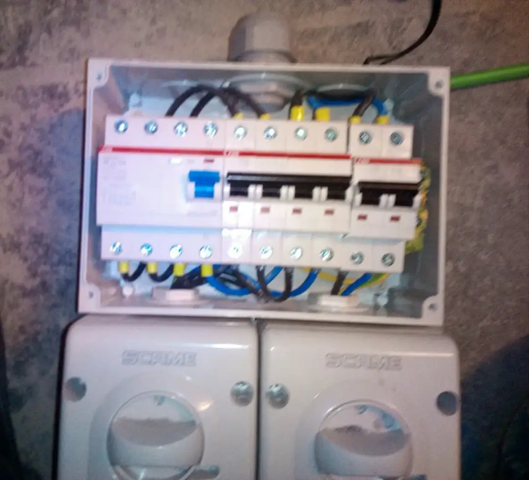 Jak podłączyć kabel 5 żyłowy bez błędów i zagrożeń elektrycznych