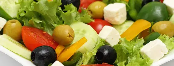 Czy sałatka grecka jest zdrowa? Odkryj jej niesamowite korzyści zdrowotne