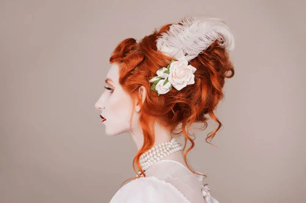 Poznaj unikalne fryzury noszone w stylu barokowym - historia i fakty