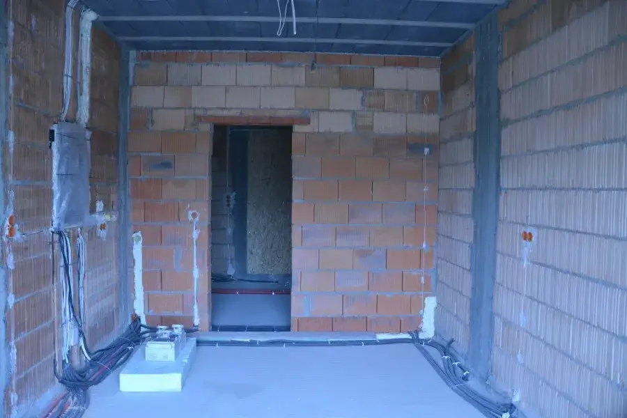 Jak prawidłowo wybrać gniazdka do garażu: praktyczny poradnik 2025