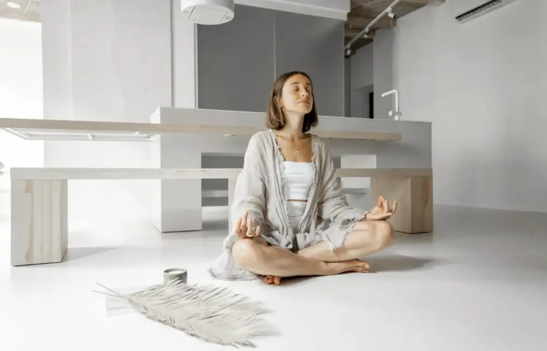 Minimalizm w domu: jak ograniczyć ilość rzeczy i utrzymać porządek