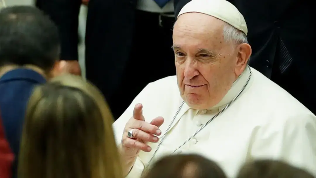 Ile zarabia papież? Zaskakujące fakty o finansach papieża Franciszka