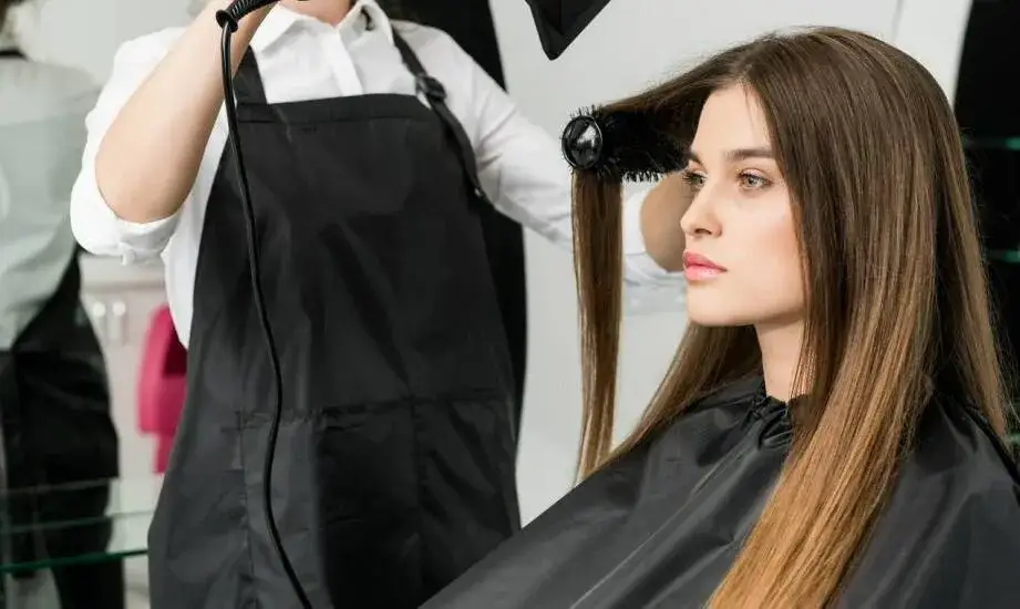 Na czym polega modelowanie włosów - wszystko co musisz wiedzieć o stylizacji