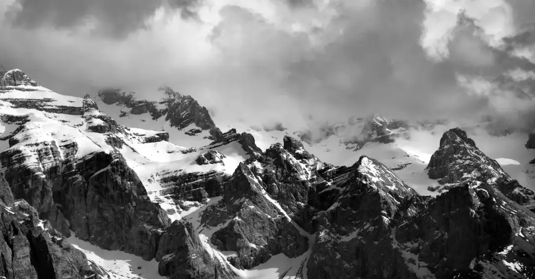 Jak bezpiecznie przejść 5 zimowych szlaków w Tatrach? Poradnik pro