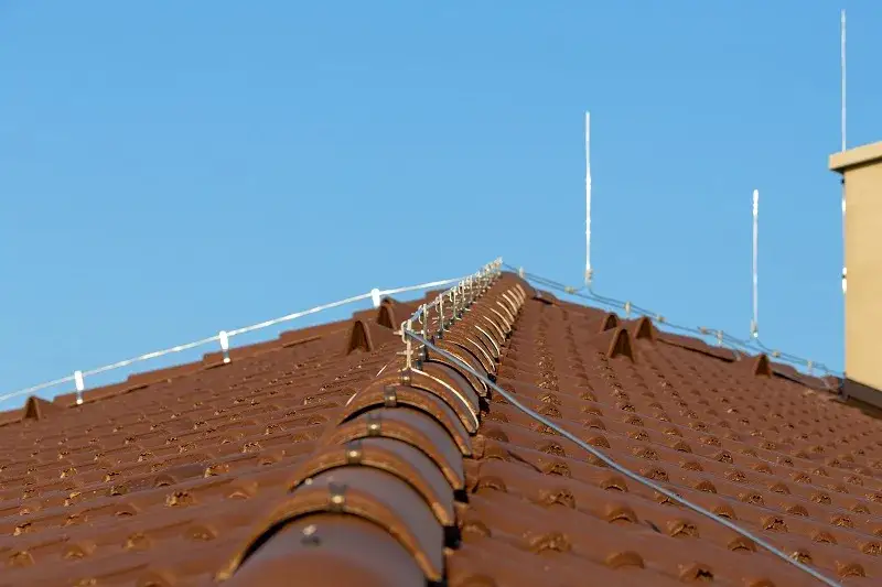 Jak prawidłowo wykonać uziemienie szpilkowe – krok po kroku bez błędów