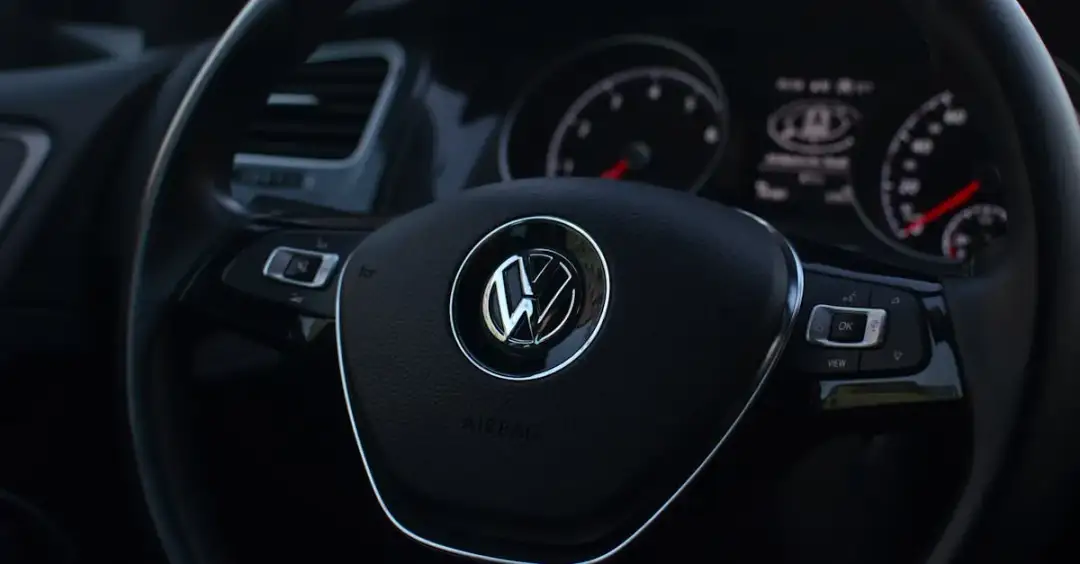 Włącznik Start-Stop – Przewodnik po funkcji, działaniu i zaletach systemu