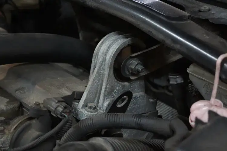 Jak sprawdzić poduszki silnika: 5 kroków do bezpiecznej jazdy