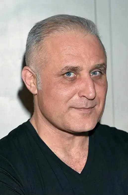 Przemysław Bluszcz aktor: fascynująca biografia i niezapomniane role