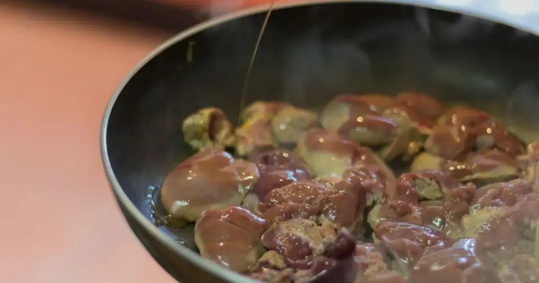 Jak zrobić wątróbkę drobiową żeby była miękka i soczysta w 5 krokach