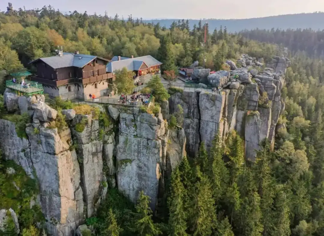 Gdzie leżą góry stołowe? Odkryj ich fascynującą lokalizację