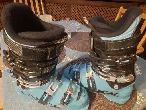 Jak mądrze wybrać buty narciarskie damskie - kompletny poradnik zakupowy