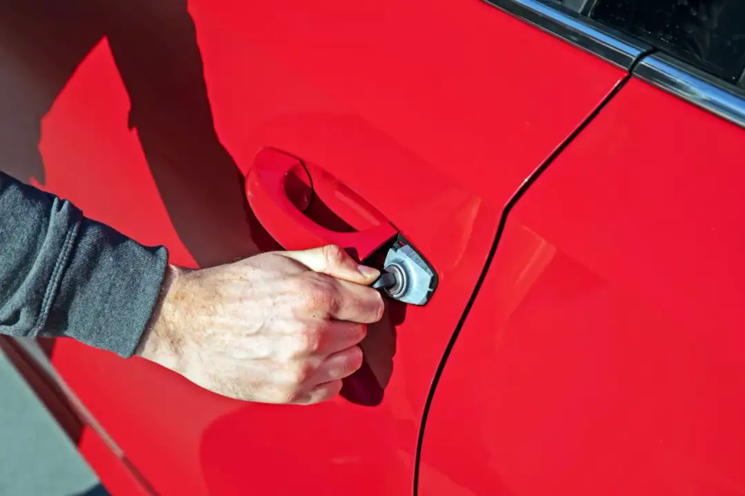 Jak bezpiecznie i legalnie otworzyć samochód Volkswagen Golf 4 gdy zgubisz kluczyki