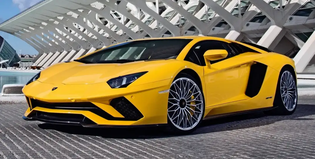 Ile koni ma Lamborghini Aventador? Odkryj moc i osiągi modeli