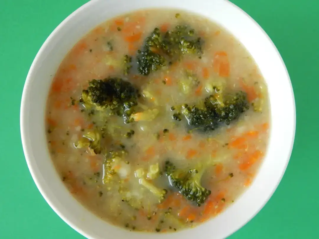 Przepis na zupę brokułową: Pyszny krem w 7 prostych krokach