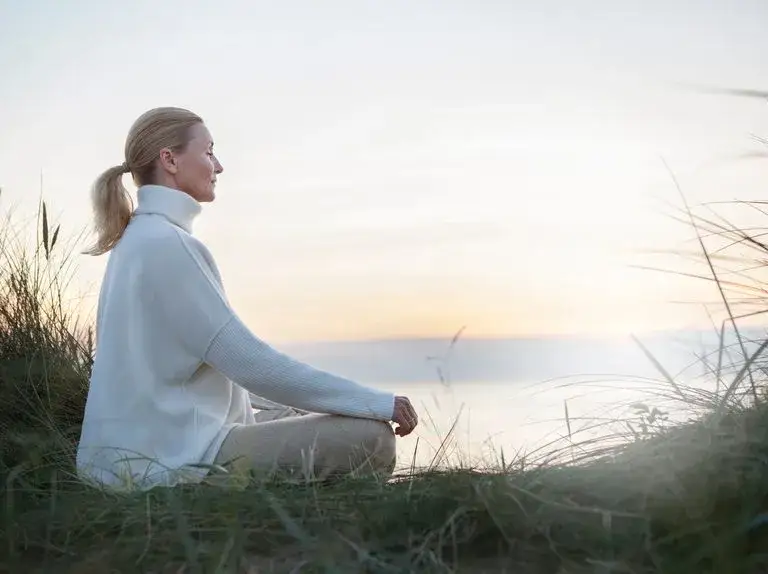 Jak oczyścić umysł medytacja - skuteczne techniki dla spokoju ducha